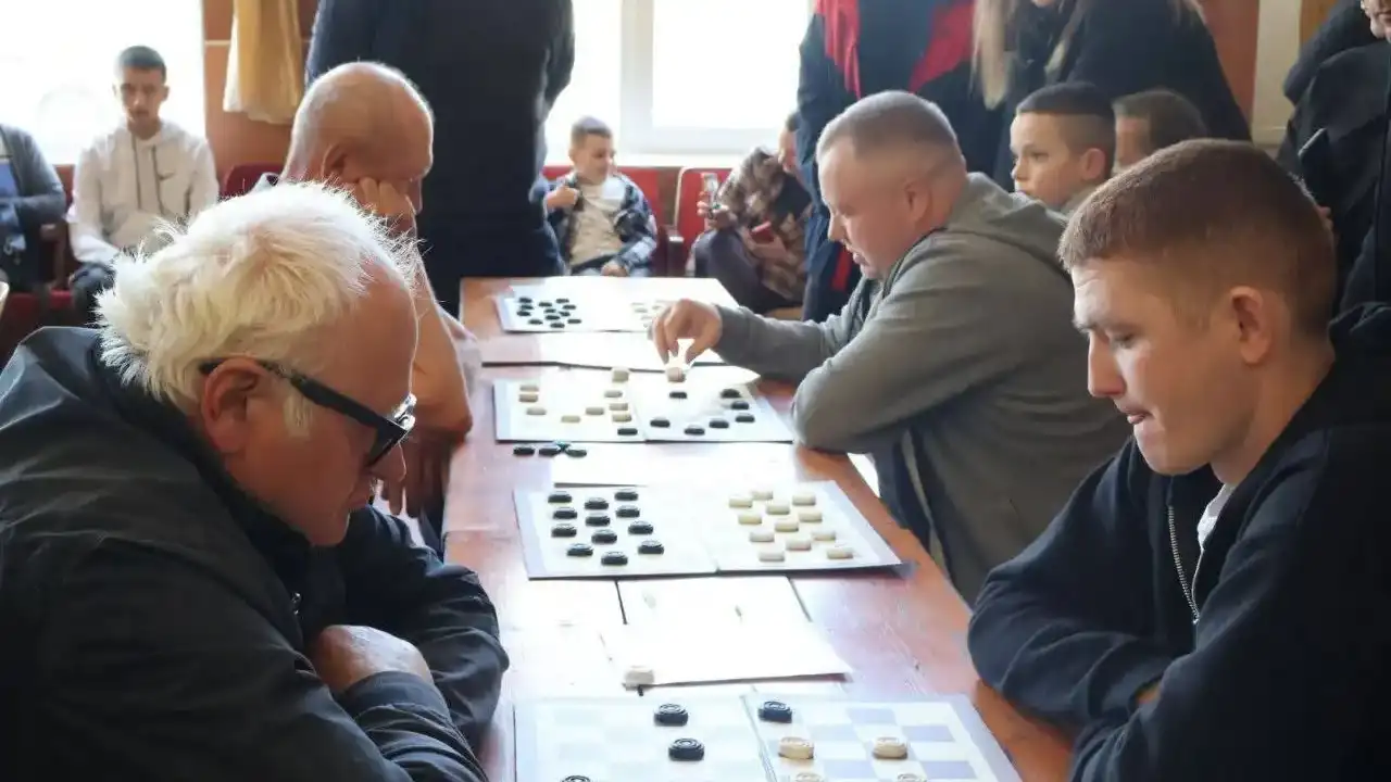 На Дубровиччині провели турнір з шашок на честь місцевої спорстменки