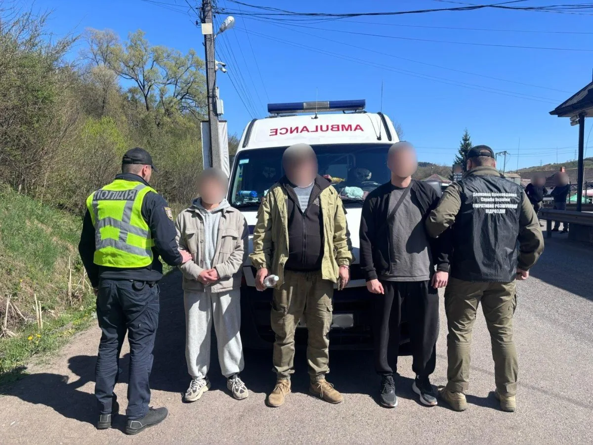 На Закарпатті викрили схему переправлення чоловіків за кордон під виглядом …