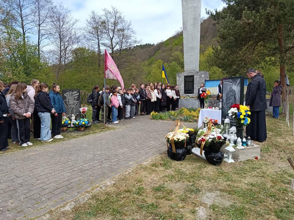 На Закарпатті відкрили меморіал Герою, який загинув під Бахмутом