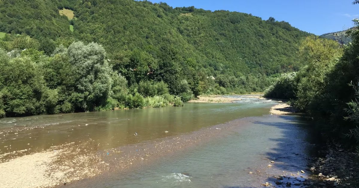 На Закарпатті в річці Тересва виявили тіло чоловіка