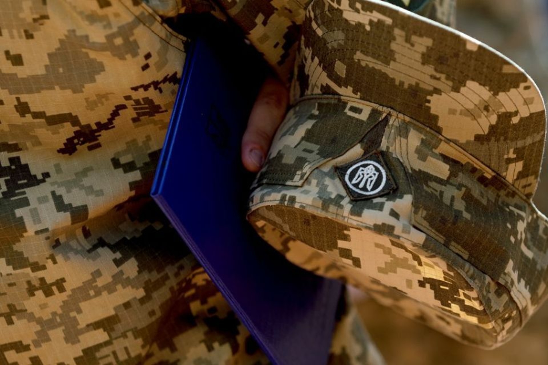На Закарпатті група людей намагалася прорватися на територію ТЦК: що відомо