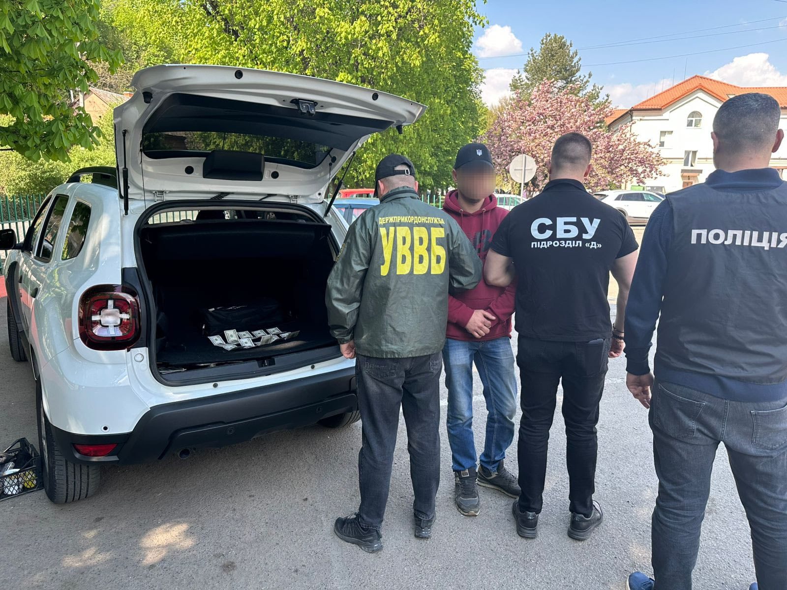 На Закарпатті затримали прикордонників за організацію незаконного виїзду чоловіків