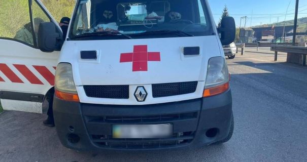 Втеча під виглядом медевакуації: на Закарпатті затримали "швидку" з ухилянтами