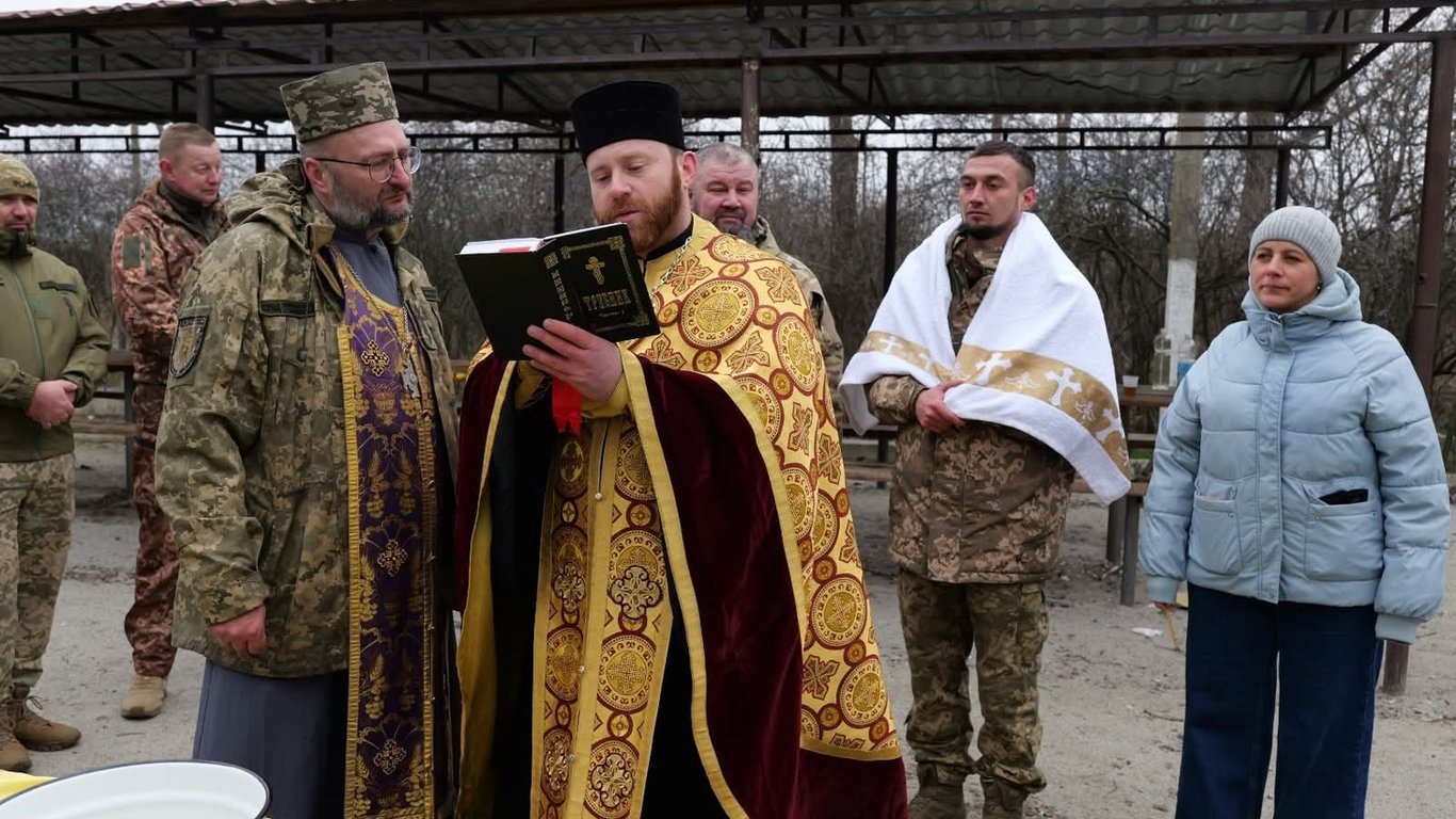 На Закарпатті мобілізували священника: люди вийшли на протест