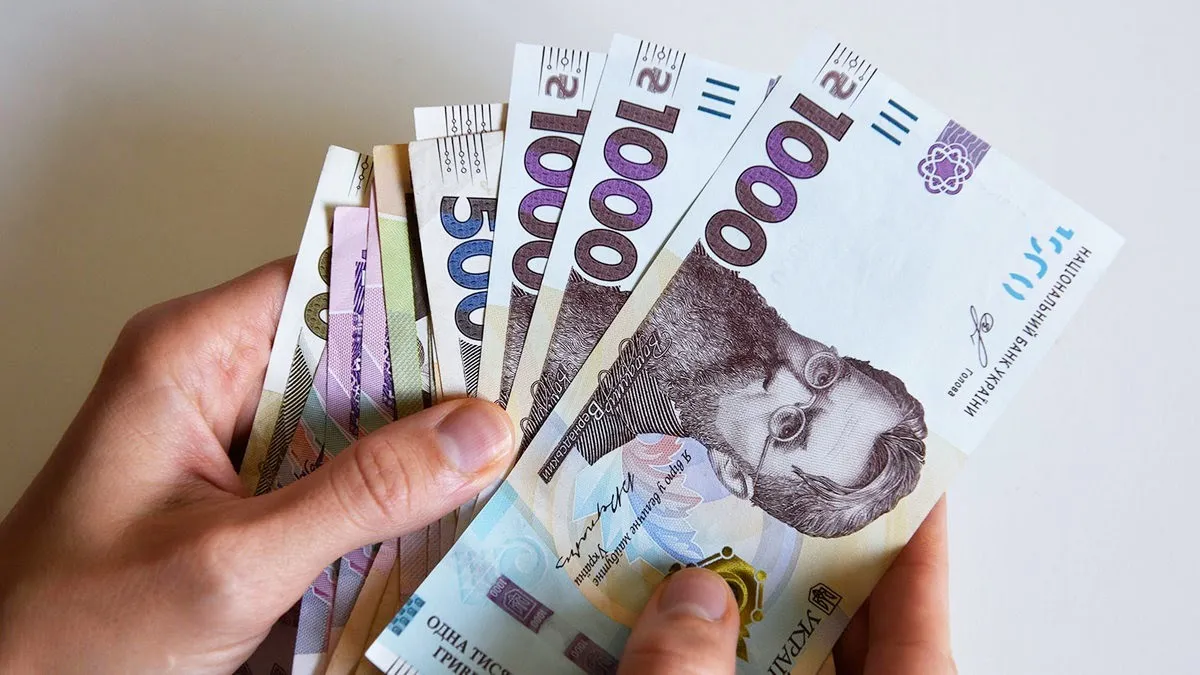 На Закарпатті поштарка спустила пенсії місцевих жителів у казино