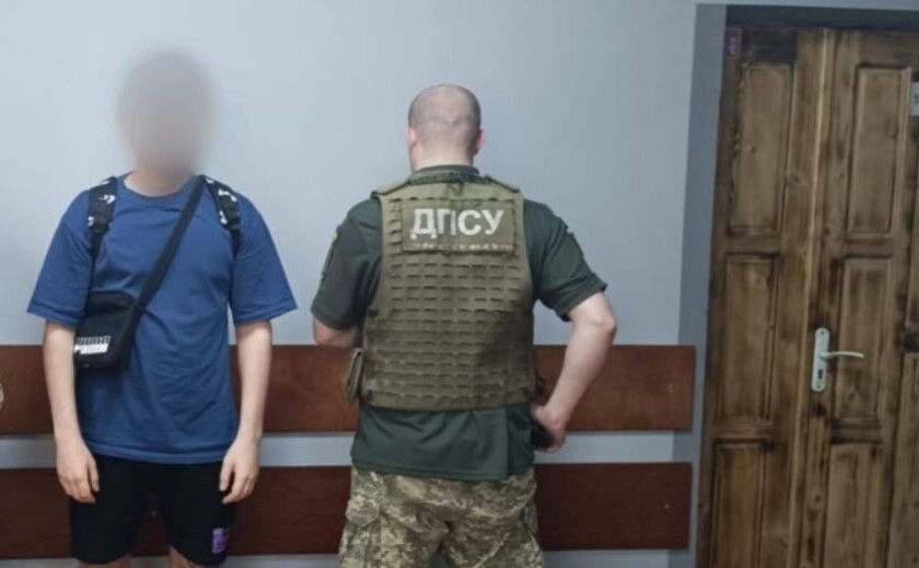 На Закарпатті прикордонники виявили знесиленого ухилянта, який намагався втекти з …