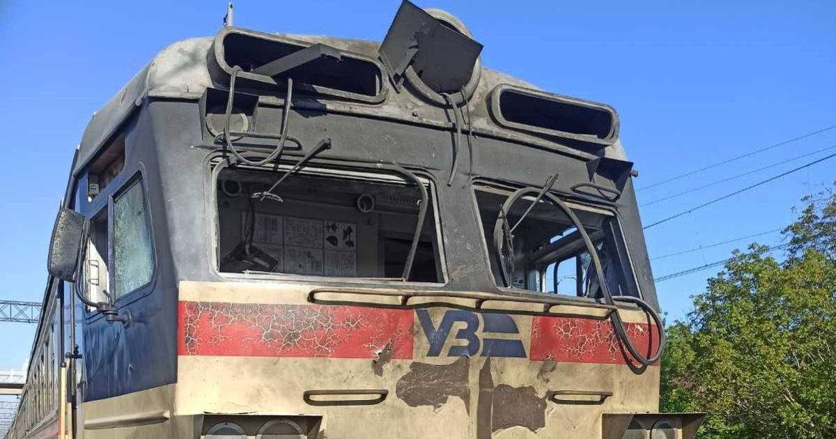 На Запоріжжі внаслідок дронової атаки пошкоджена електричка, постраждали двоє пасажирів …