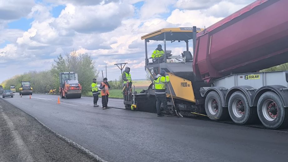 На Запоріжжі ремонтують дороги: серед них – евакуаційні маршрути