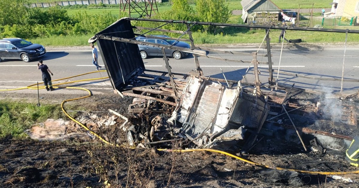 На Золочівщині внаслідок ДТП згоріла вантажівка: 56-річний водій загинув