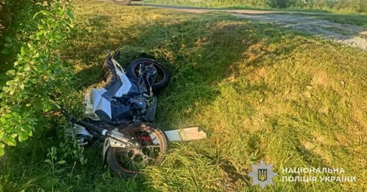 На Золочівщині 14-річний мотоцикліст не впорався з керуванням та увігнався …