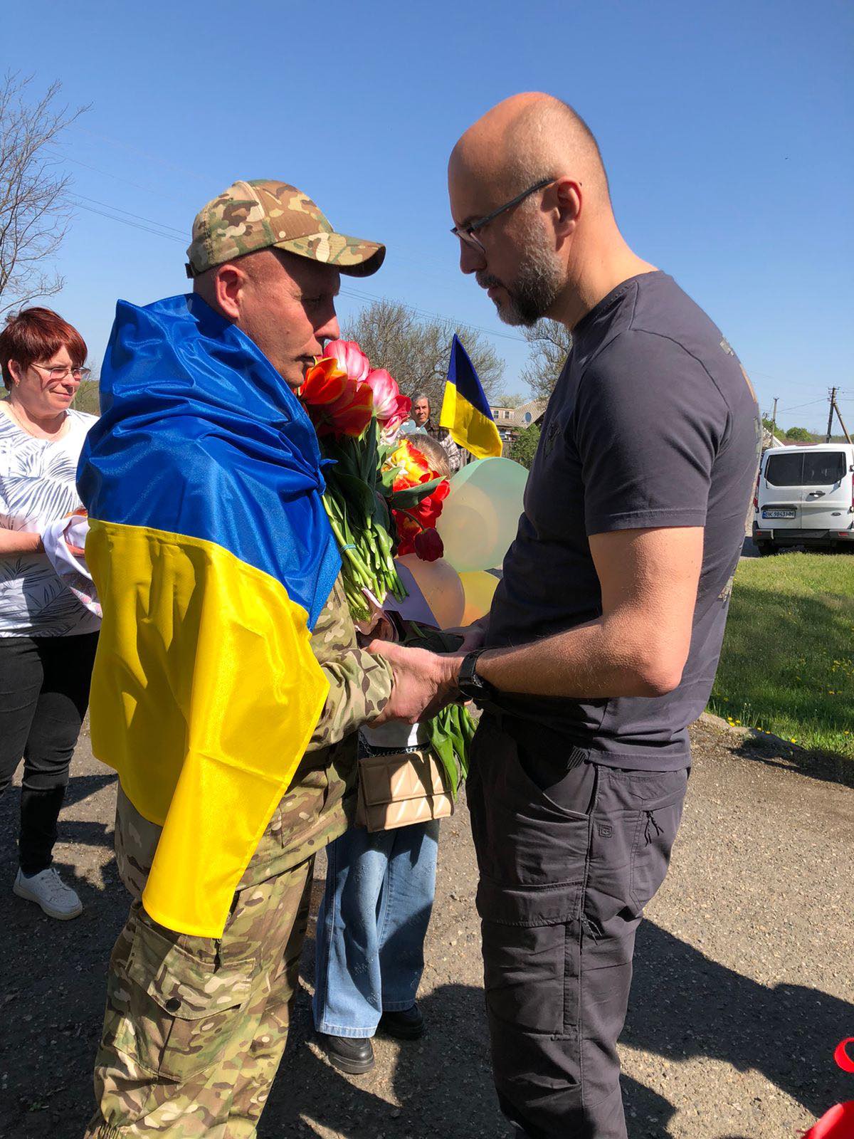 На Кам'янщині зустріли воїна, який майже 1000 днів пробув у …