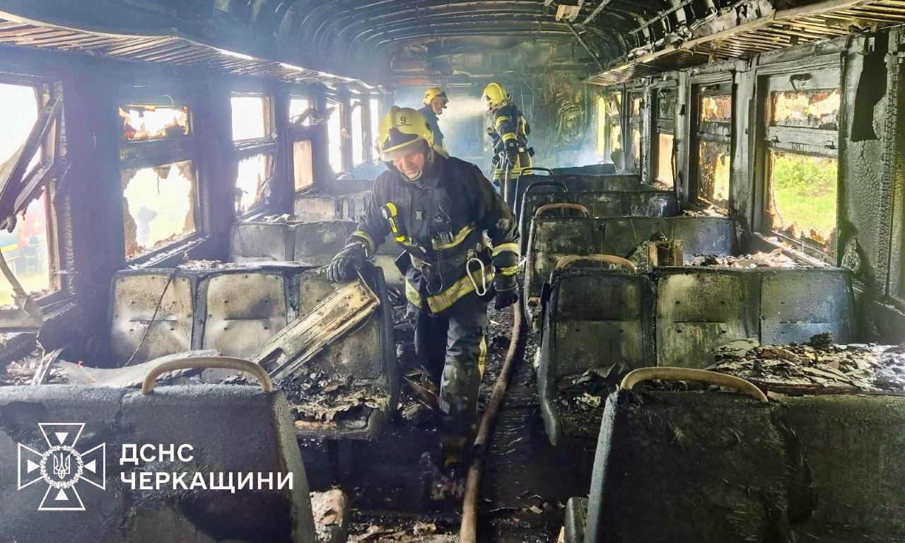 На Кам'янщині під час руху загорівся електропотяг (ФОТО, ВІДЕО)