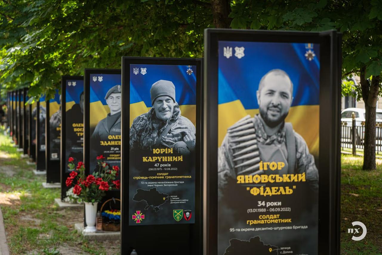 Полтава закуповує ще 96 стендів для Алеї Героїв майже за …