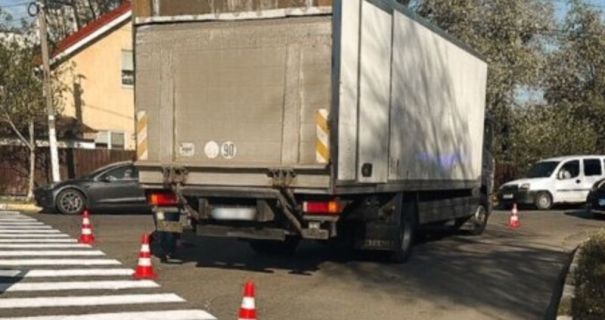 На Київщині вантажівка переїхала дівчинку на пішохідному переході