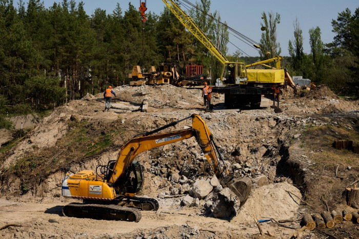 На Київщині в селі Лебедівка йде будівництво нового мосту: роботи …