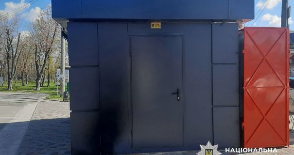 На Київщині двоє чоловіків намагались підпалити кав’ярню