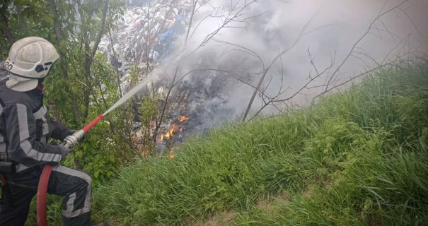На Київщині сталася пожежа на несанкціонованому сміттєзвалищі