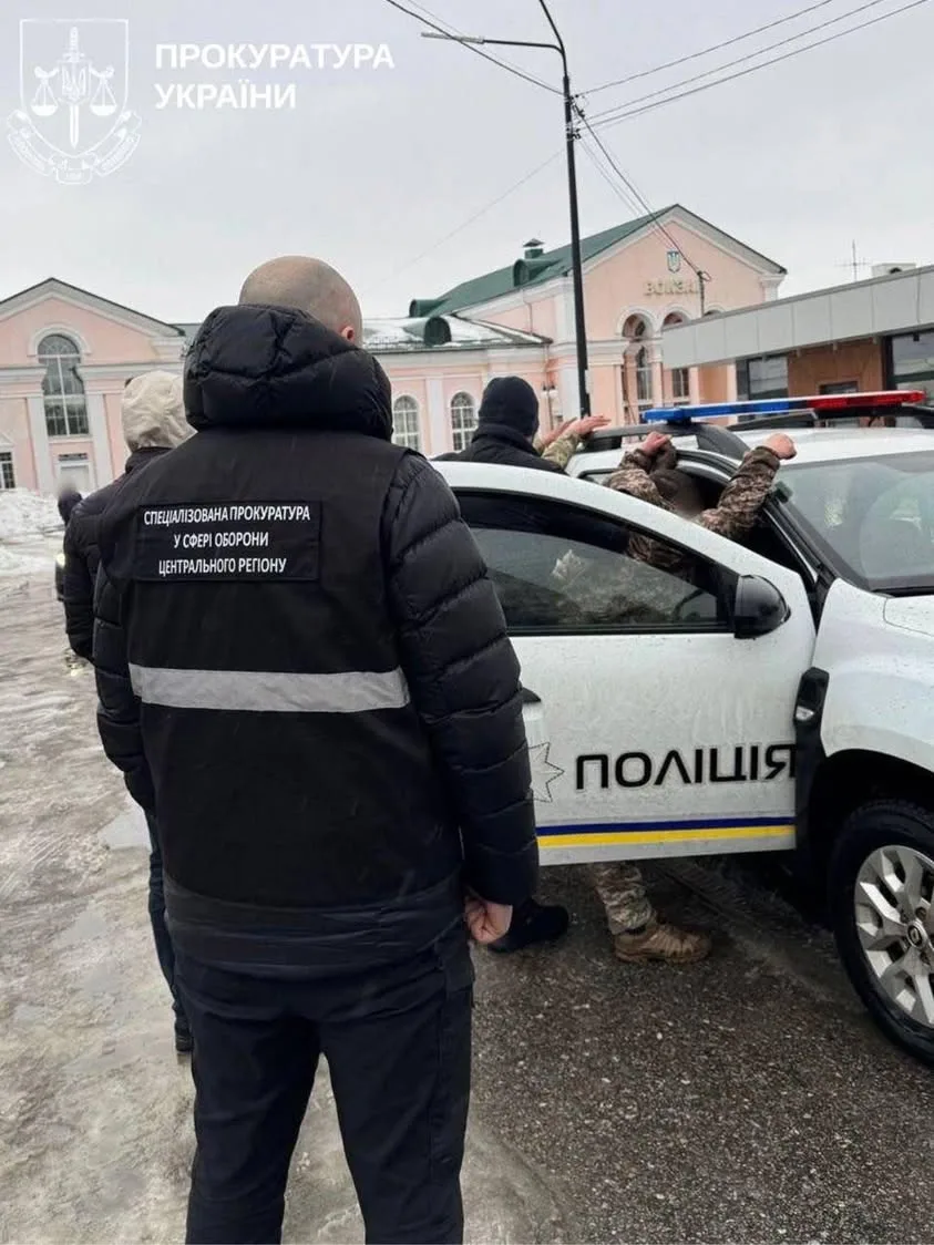 На Київщині судитимуть начальника відділу ТЦК за 4 тис. доларів …