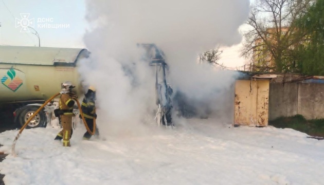 На Київщині через атаки російських дронів постраждали троє людей