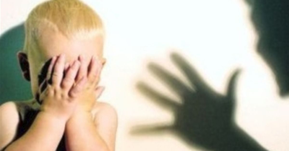 На Київщині чоловік матері бив дітей по щоках і тримав …