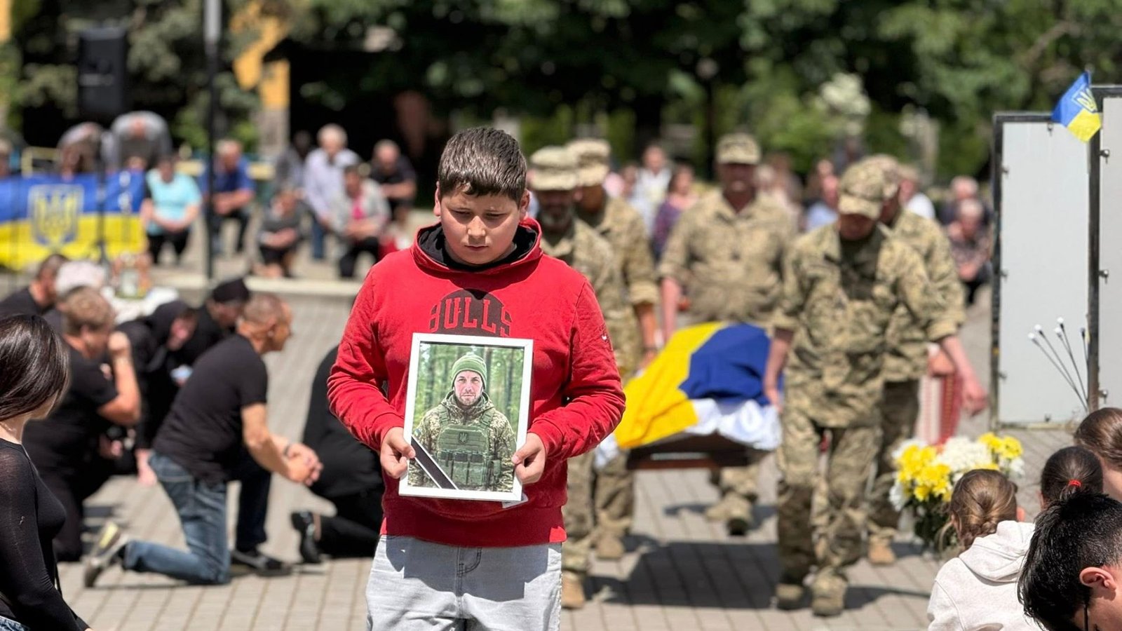 На Коломийщині "на щиті" зустріли загиблого захисника Ігоря Гордого