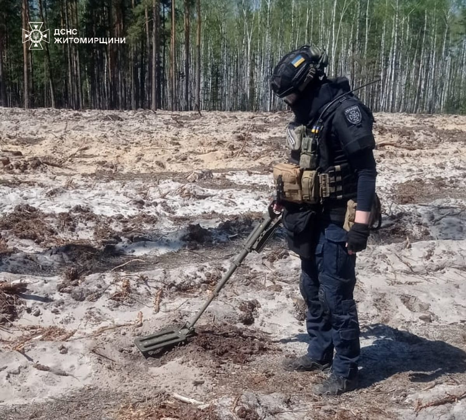 На Коростенщині сапери знешкодили артилерійський снаряд