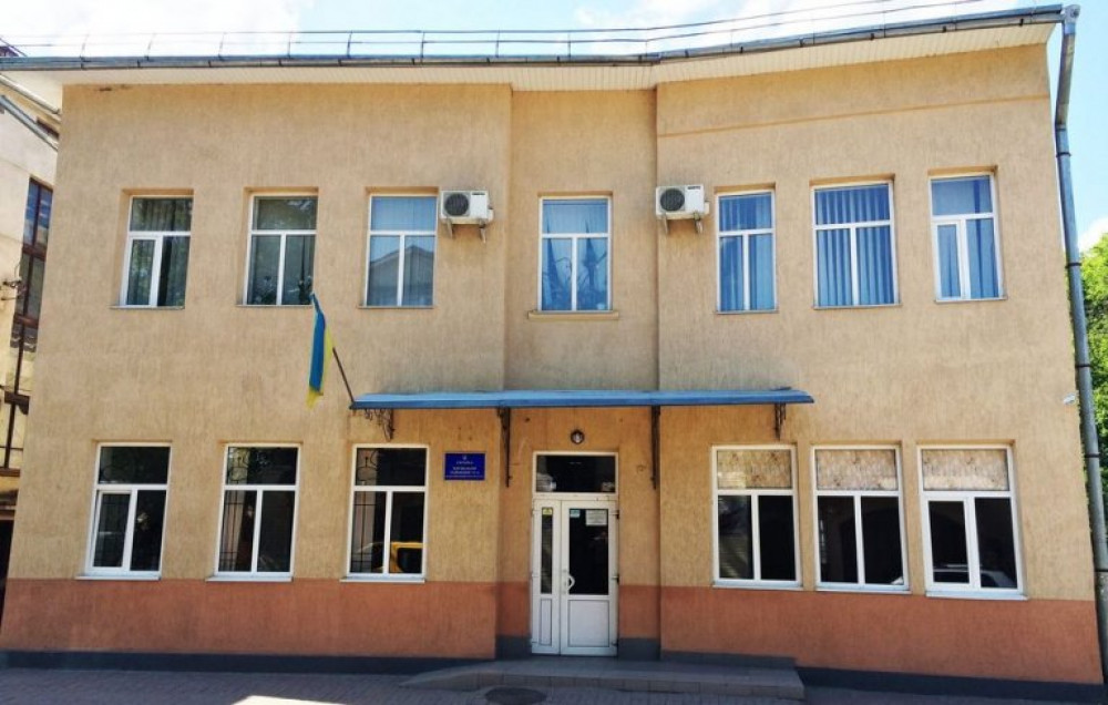 На Косівщині одинадцятикласник переробляв стартові пістолети на вогнепальні. Суд дав …