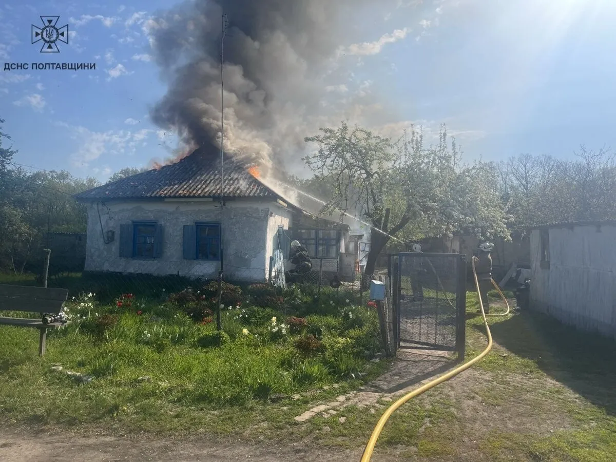 На Кременчуччині під час пожежі літньої кухні вогонь перекинувся на …