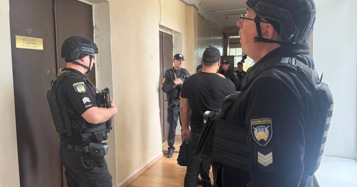 На Кіровоградщині перший заступник мера відкрив стрілянину у міськраді
