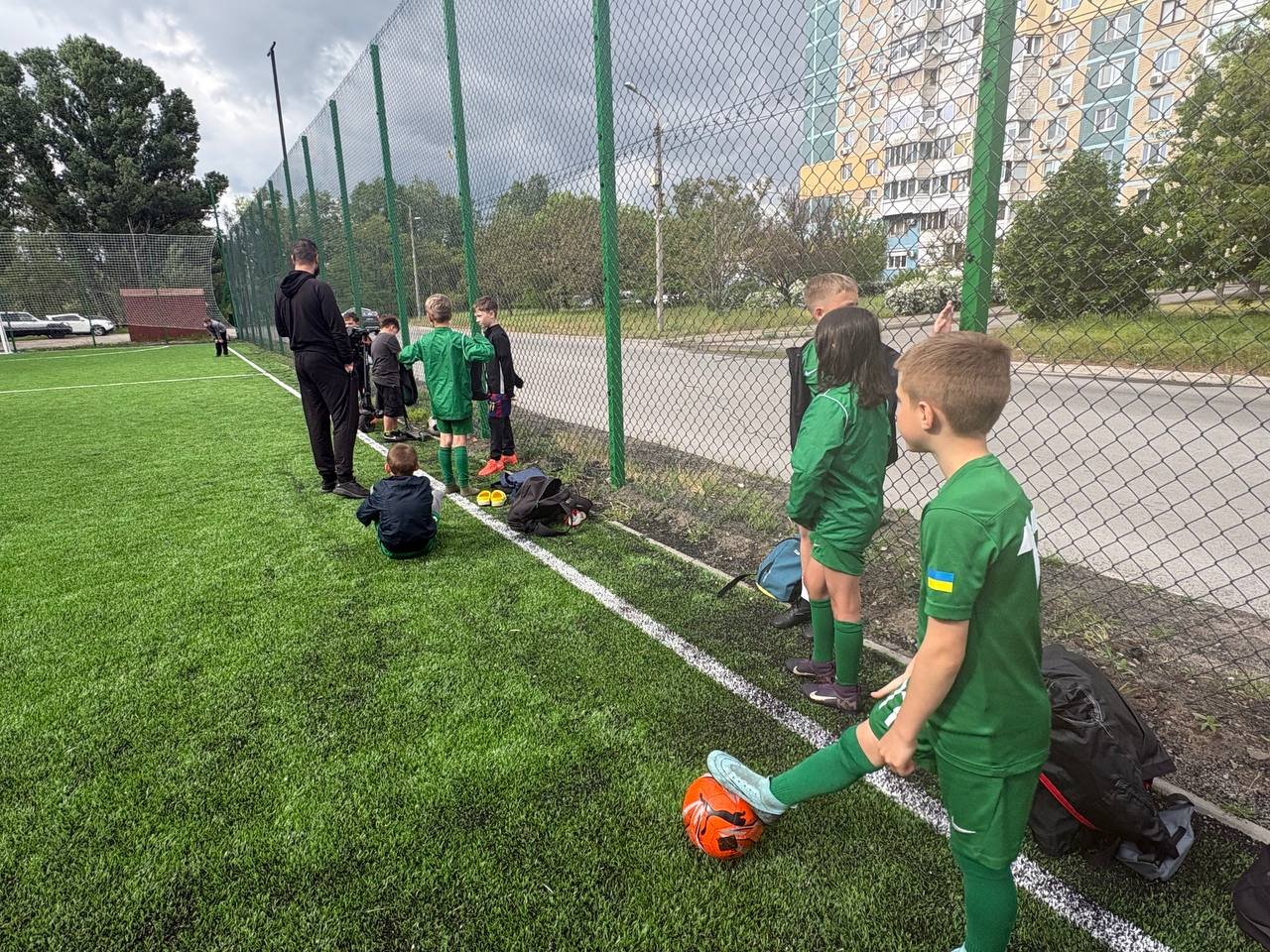 На Ломівському у Дніпрі відкрили оновлене безкоштовне футбольне поле
