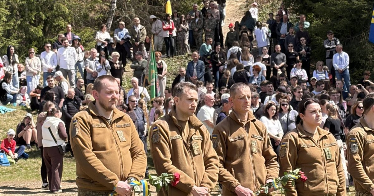 На Львівщини відбулось сходження на гору Маківка