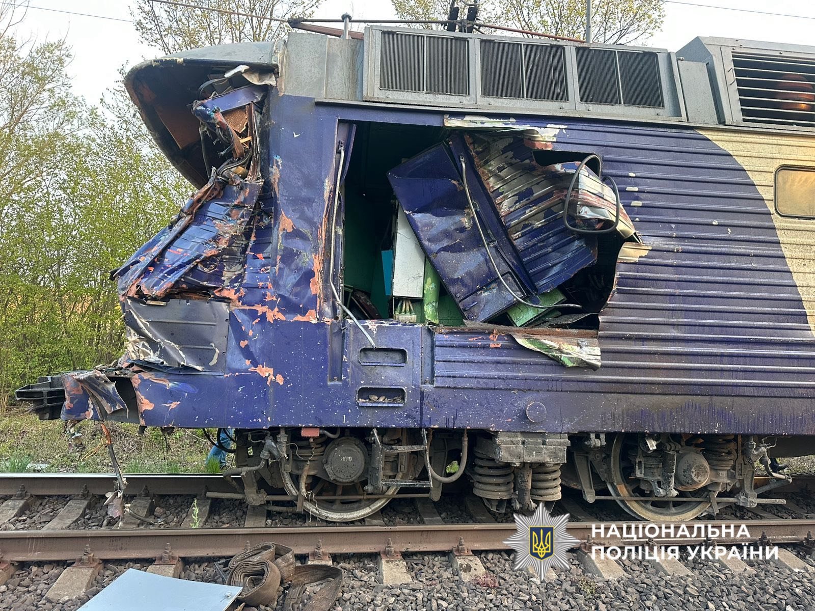 На Львівщині внаслідок зіткнення з автокраном зійшов з рейок пасажирський …