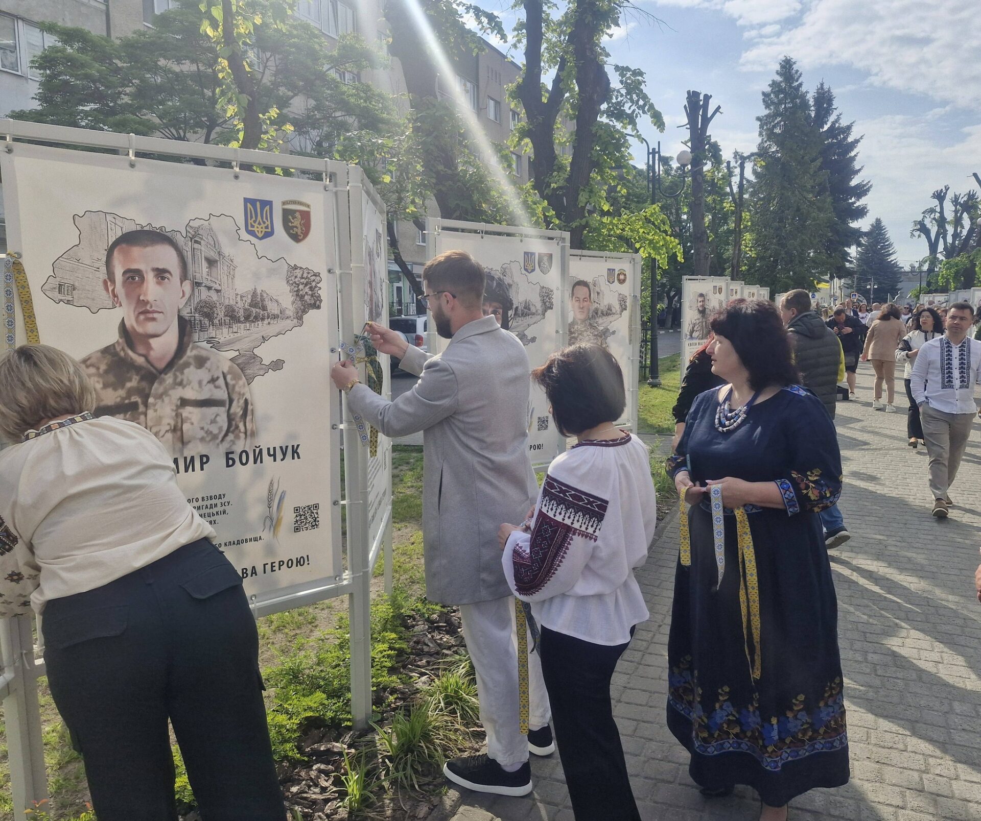 На Львівщині відбулася пам’ятна акція «Вишита стрічка пам’яті»