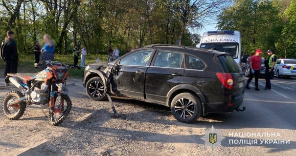 На Львівщині діти на мотоциклі потрапили в ДТП: 12-річний водій …