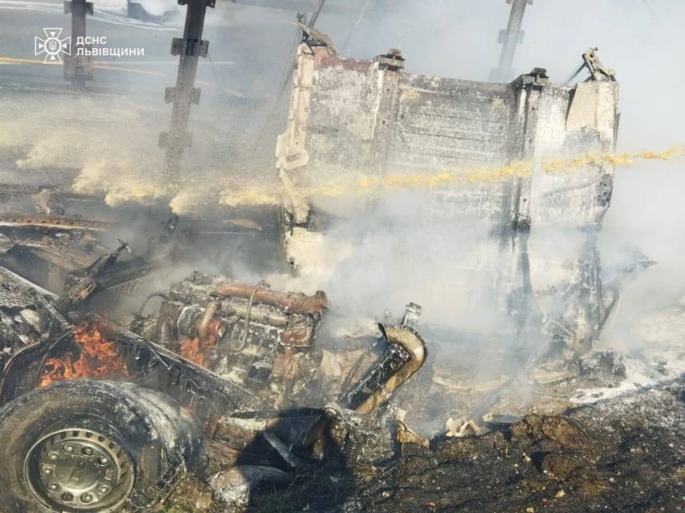 На Львівщині загорілась вантажівка (ФОТО)