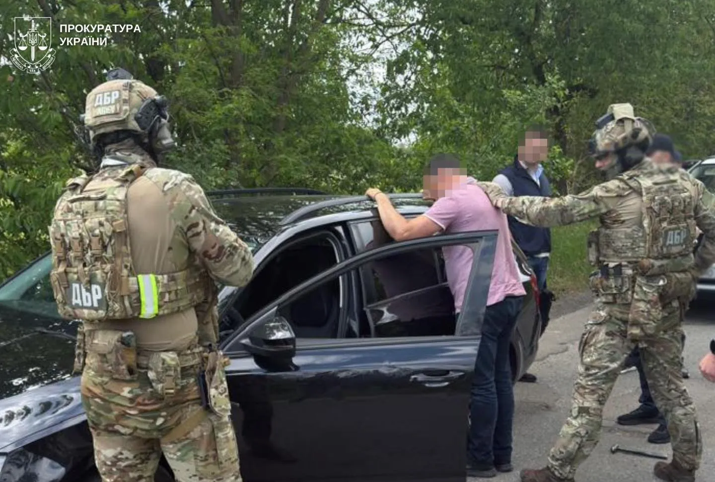 На Львівщині затримали адвоката, який вимагав $9000 за закриття справи …