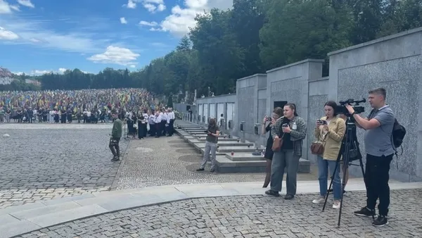 На Львівщині у День Героїв вшанували полеглих захисників