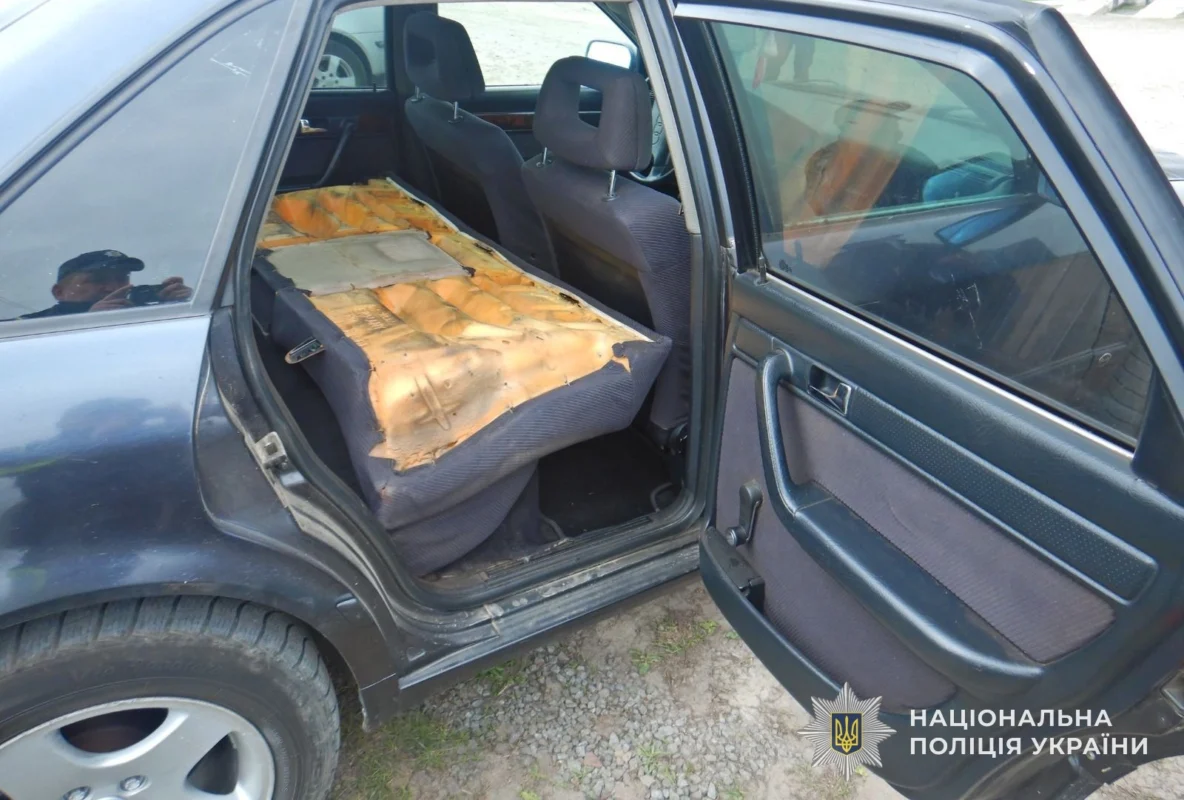 На Львівщині чоловік намагався переправити сина через кордон