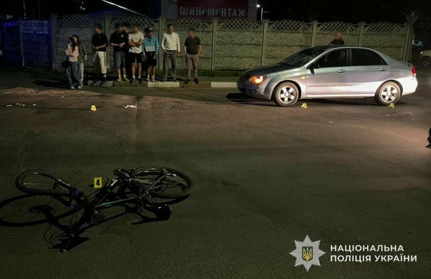 На Львівщині 14-річний велосипедист потрапив під колеса авто: хлопця госпіталізували, …
