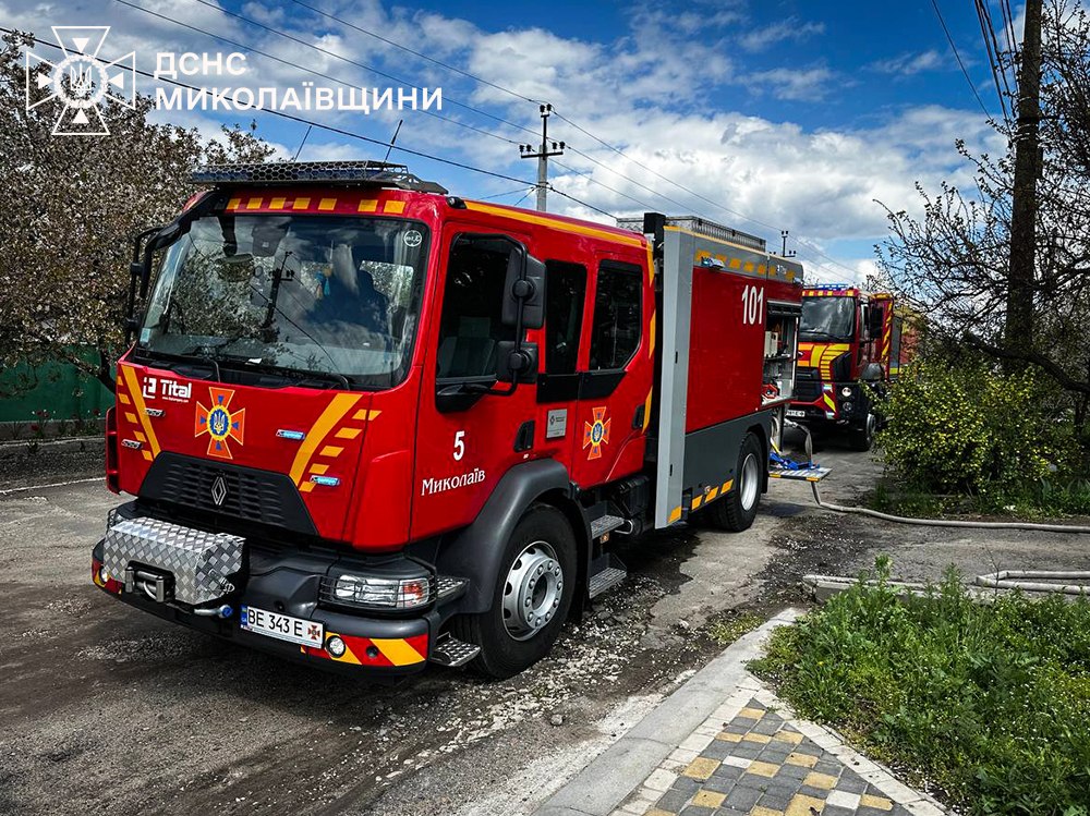 На Миколаївщині горіла вантажівка, приватні будинки, господарчі споруди