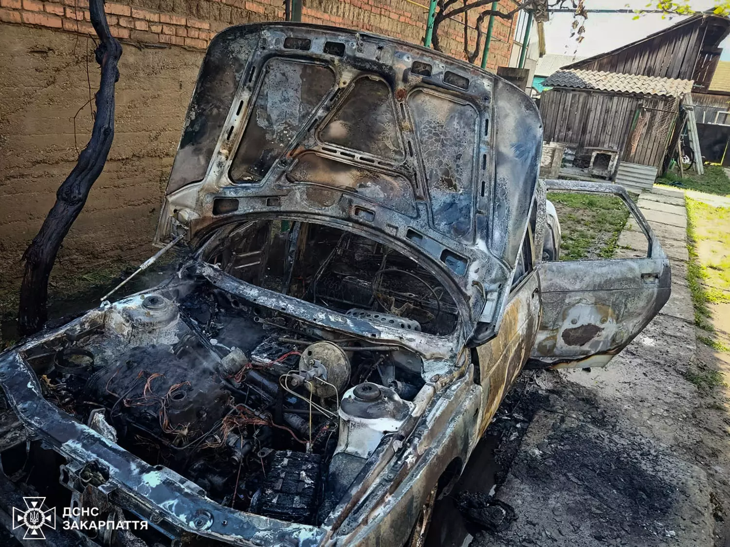 На Мукачівщині вщент згорів автомобіль
