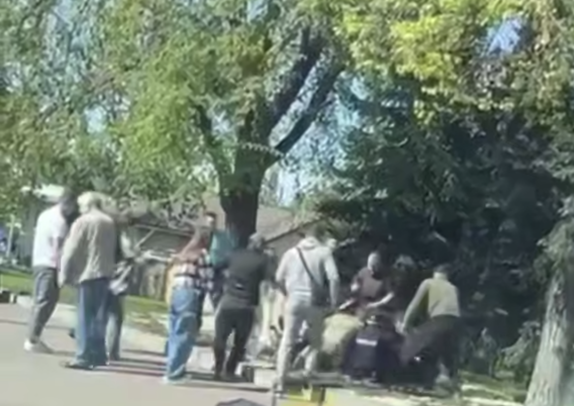 На Оболоні поліцейські направили зброю у бік людей, які намагались …