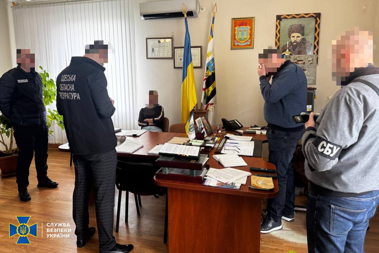 На Одещині викрили голову громади та спільників, які організували схему …