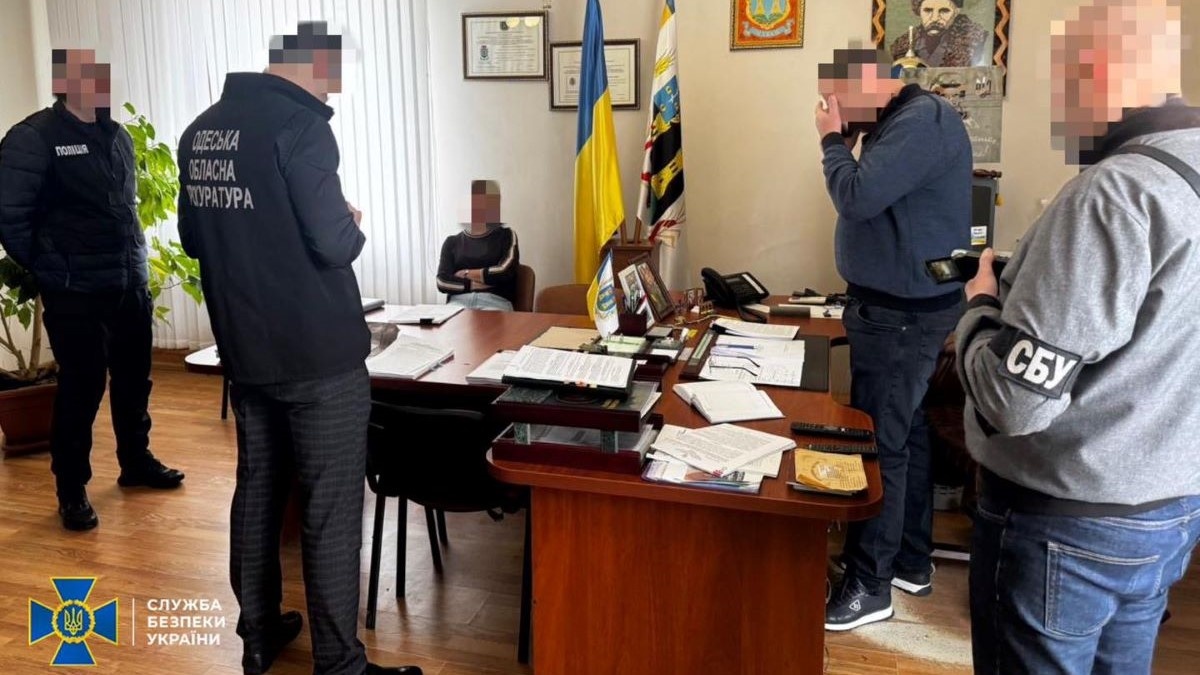 На Одещині викрили голову сільради та його спільників у земельних …