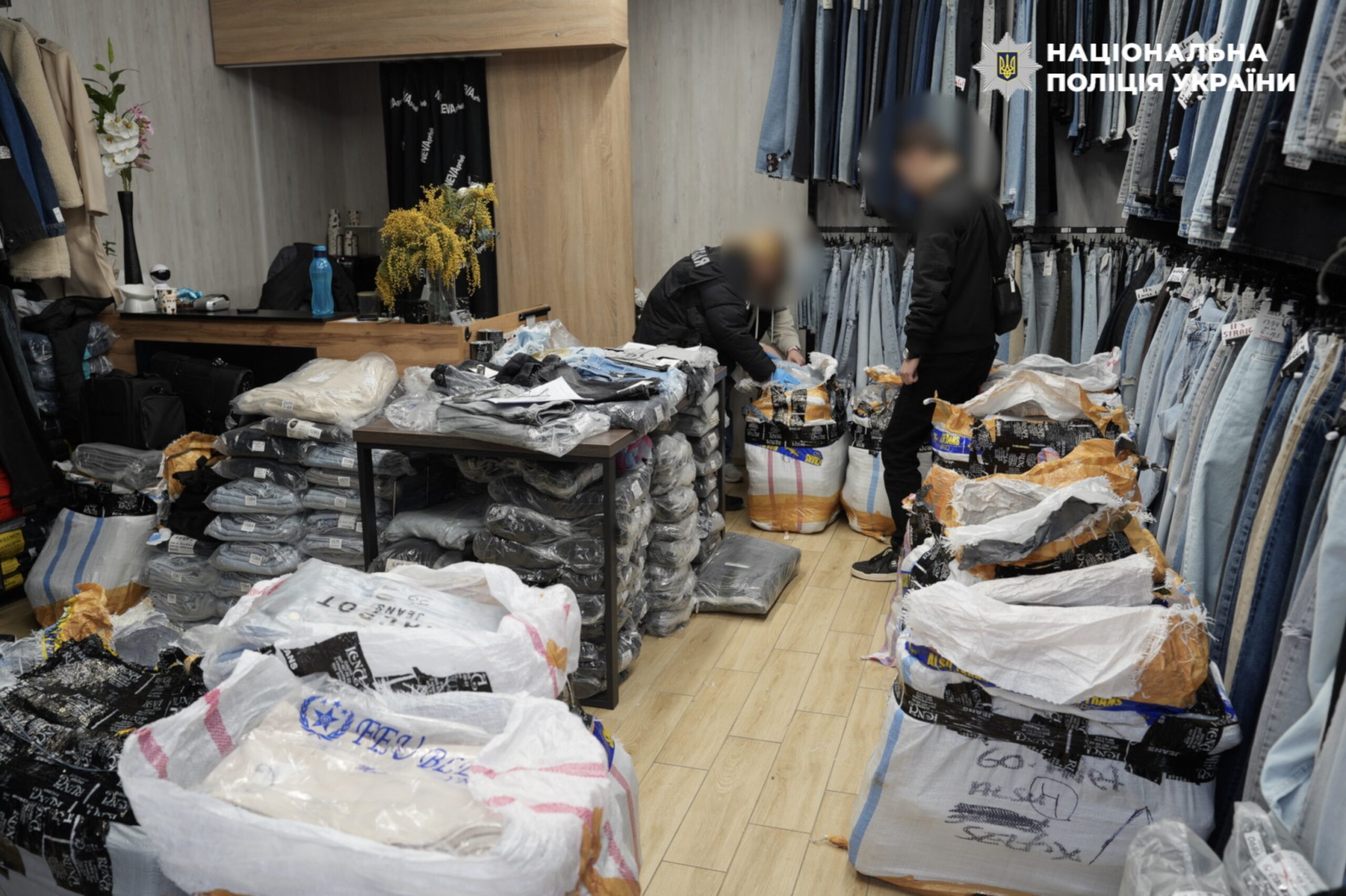 На Одещині колишній митник організував тіньову схему продажу гуманітарної допомоги …