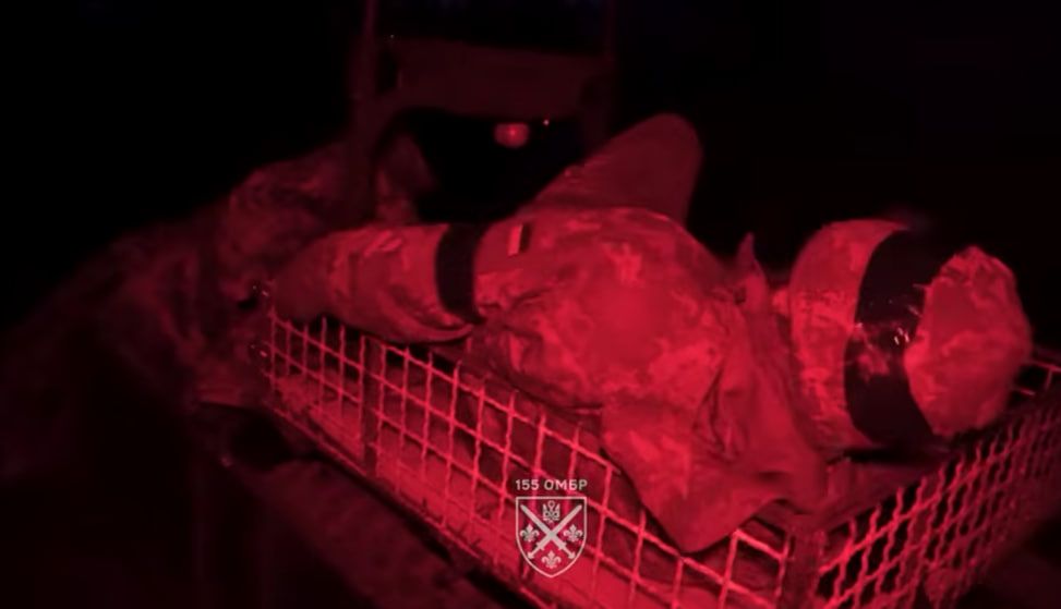 На Покровському напрямку військовослужбовця успішно евакуювали із зони підвищеної смертельної …