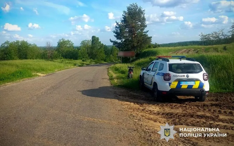 На Полтавщині нетвереза мопедистка впала з двома дітьми-пасажирами