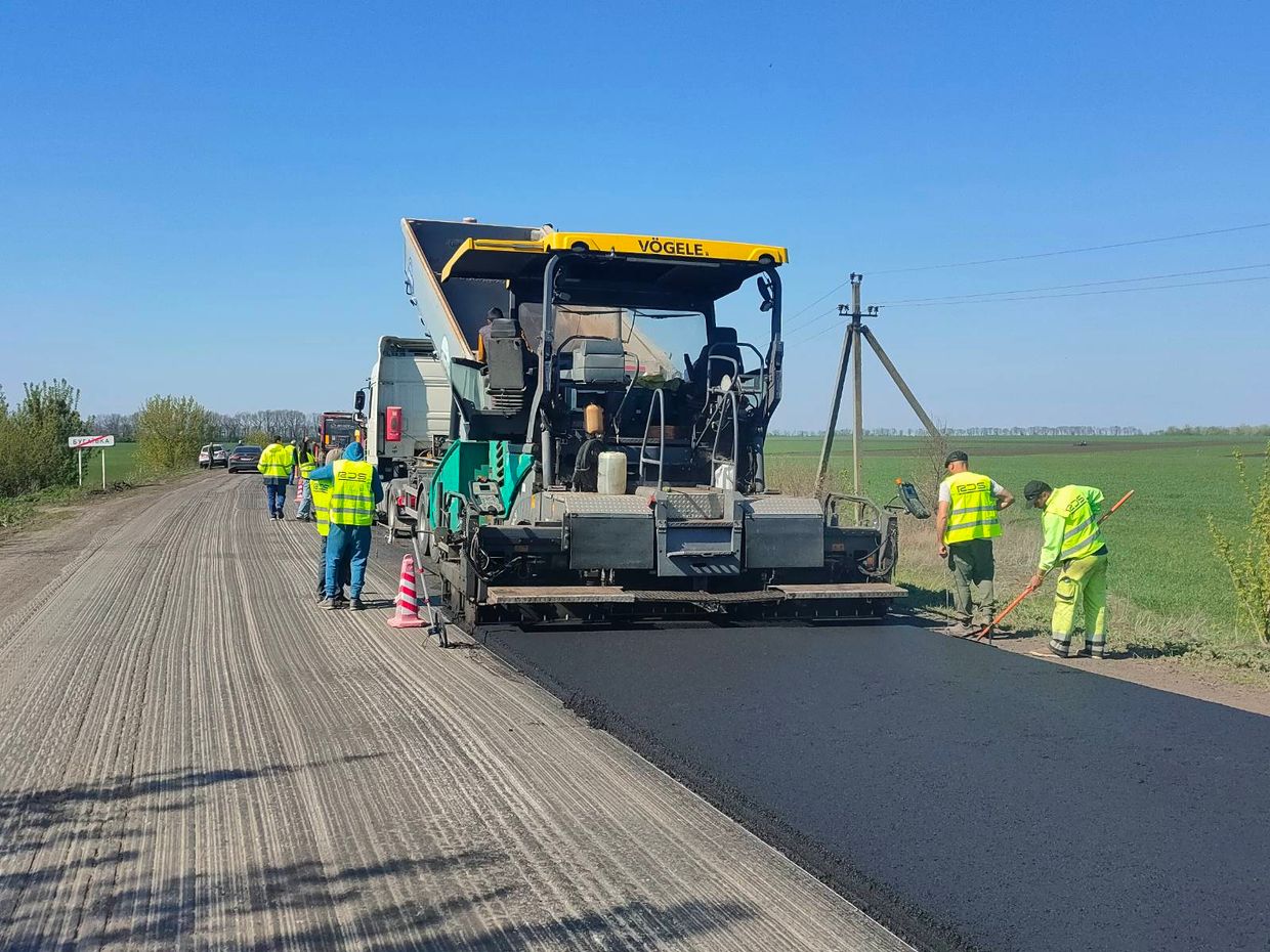 На Полтавщині почали асфальтувати дорогу Бориспіль-Маріуполь