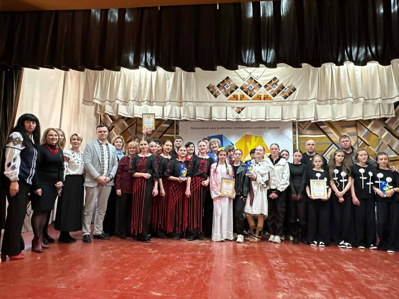 На Прикарпатті відбувся ІІ етап обласного конкурсу «Серцем єдиним, ми …