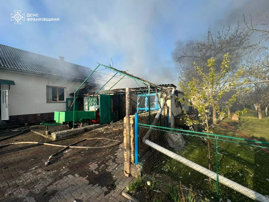 На Прикарпатті за добу ліквідували 23 пожежі та врятували чоловіка